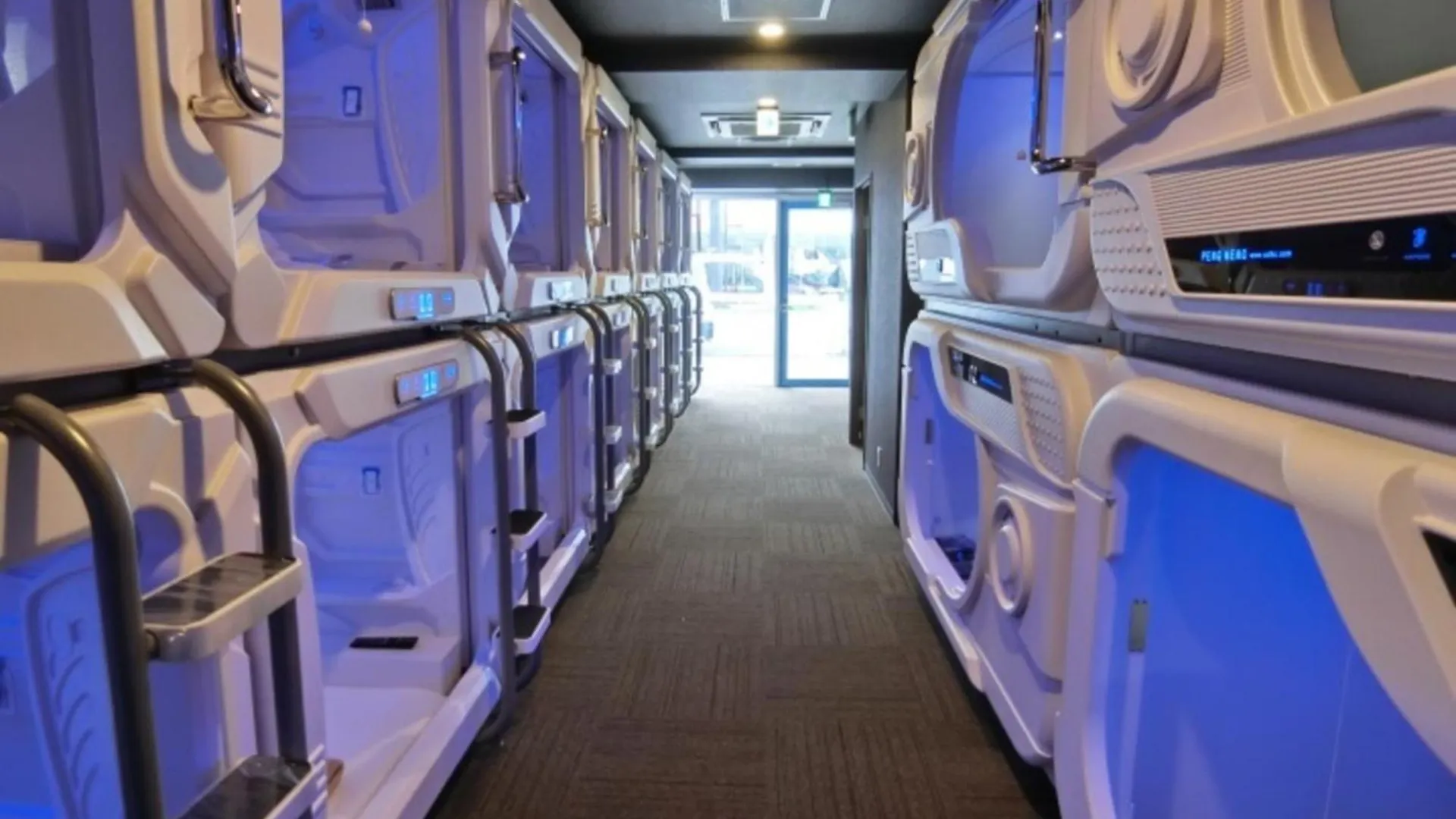 Capsule Hotel Manyudo