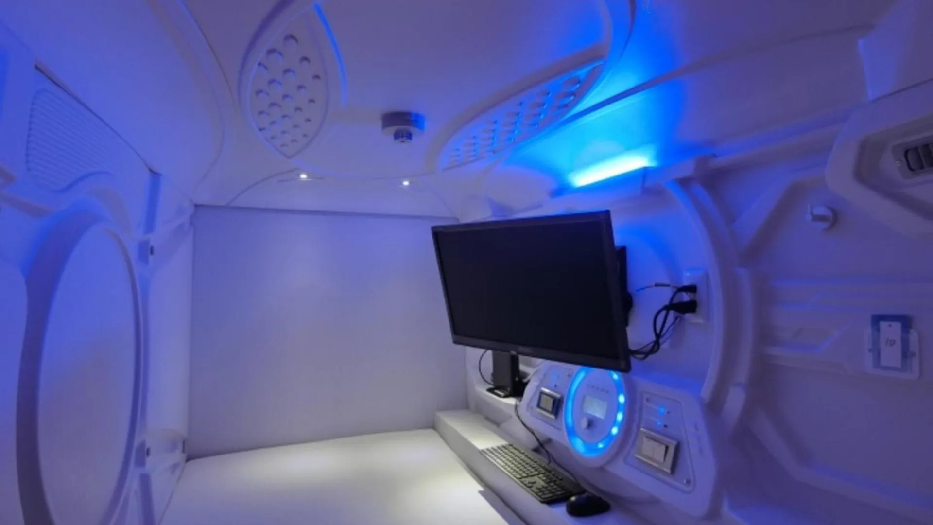 Capsule Hotel Manyudo